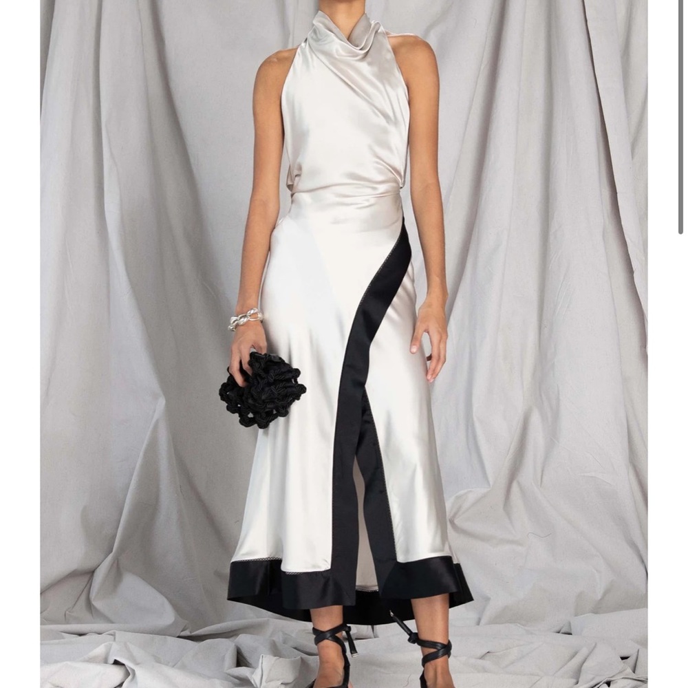 Giro Scarf Dress by Studio Amelia | Oyster/Black